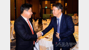 양의지, “김태형 감독 평생 모시지 못해 죄송”