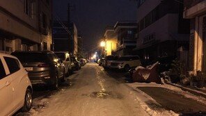 춘천 골목, 아이스링크 빙판길이지만 시는 ‘뒷짐’