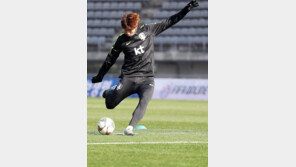 울산 전훈서 만난 황의조 “유럽무대는 꿈…도전해볼 것”