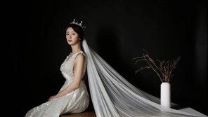 염지영, ‘영화 프로듀서’ 이준우와 웨딩마치…지인 소개→8년 교제→결혼