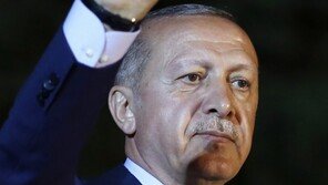 터키 대통령, “우리 군 곧 시리아 국경 넘어 쿠르드반군 몰아낼 것”