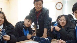 “인성이 먼저…” 교과서 대신 뜨개질 배우는 학생들