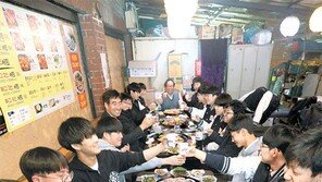삼겹살 잘 사주는 멋진 선생님 “얘들아, 힘내서 공부하자!”