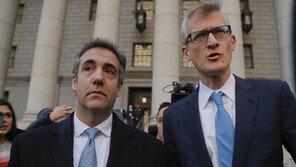 美 법원, 트럼프 개인변호사 코언에 징역 3년형 선고