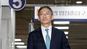 ‘돈봉투 만찬’ 이영렬 이어 안태근도 ‘면직 취소’