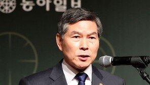 정경두 “방위산업, 수출주도형으로 육성”