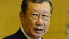 유흥수 前주일대사 “文정권, 한국 ‘신용’ 잃어버려”