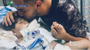 美 여행금지법 때문에…죽어가는 2살 아들 못보는 예멘 엄마 ‘눈물’