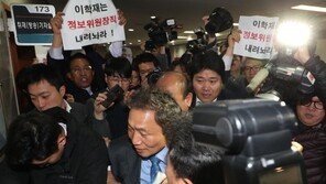 “먹튀하려고 바른미래당 왔나”…고성 오간 이학재 기자회견