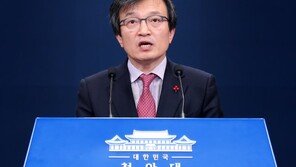 靑 “김태우, 지난 10월 동아닷컴 기사를 한 달 뒤 첩보라고 올려”