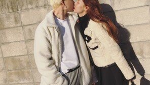 ‘열애’ 현아♥이던, 영화 같은 길거리 키스 ‘로맨틱’