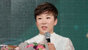 신지애, JLPGA투어 올해의 선수 등 3관왕…영예상은 최초