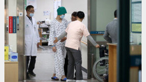 상태호전 학생 휠체어 권해도 걸어서 병실 이동…21일 퇴원 가능성