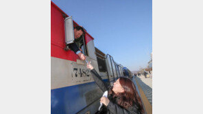 남북 철도·도로 연결 착공식 선발대 방북…“제재면제 절차 진행 중”