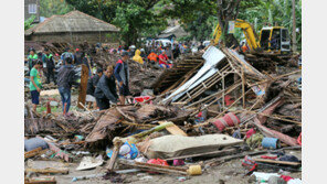 인도네시아 휴양지 덮친 쓰나미… 최소 222명 사망