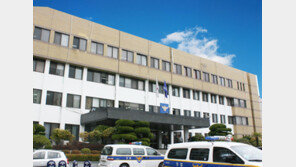 술 취해 길바닥서 잠든 회사원의 명품가방·전자담배 훔친 택시기사