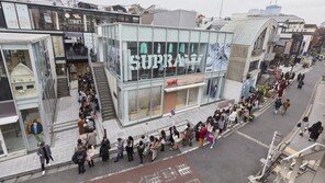 일본 ‘카카오 캐릭터 매장’, 개장 첫 날 인파 수천명 몰려