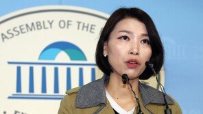 바른미래 “조국 수석, 누가 맞으라 했나 책임지라는 것”