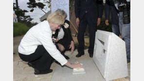 ‘택시운전사’ 두 주인공 다시 만난다…5·18 구묘역 안장