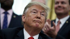 NYT “트럼프, 남은 2년간 홀로 매일 전쟁 치를 것”