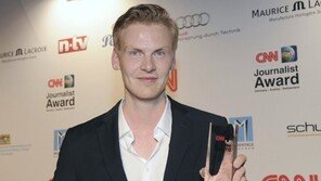 ‘기사조작’ 슈피겔 기자, 난민 기부금 착복 혐의 받아