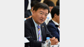 민경욱 “비염 도져 침 뱉은 것…오해에서 빚어진 일” 해명