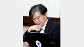 한국·바른미래 “조국, 두들겨 맞는 이유 생각해야” 맹폭