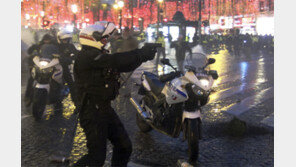 佛경찰 ‘노란 조끼’ 시위대에 권총 겨눠 논란