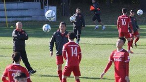 베트남, 북한과 1:1 무승부…“박항서 효과, 베트남 축구 많이 발전” 엄지척