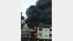 강남구청 인근 신축공사장서 화재…일대 검은 연기 휩싸여