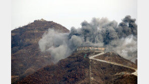 윤호중 ‘’GP 철조망 선물‘ 논란에 “모르고 받았고, 즉시 반납”