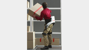 이번엔 허리 힘… 무거운 물건도 번쩍, LG ‘수트봇’ 공개