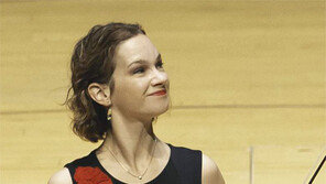 바흐만으로 가득 찬 현의 노래… 담담해서 더 감동