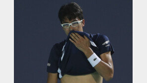 ‘한국 테니스 간판’ 정현, 무바달라 챔피언십서 앤더슨에 1-2 역전패