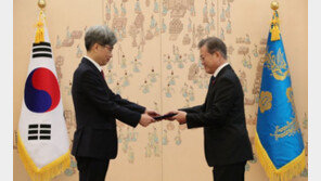 文대통령, 김상환 신임 대법관 임명장 수여…대법관 공백 사태 해소