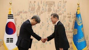 文대통령, 김상환 신임 대법관에 “대법원, 안타까운 상황…신뢰 찾아달라”