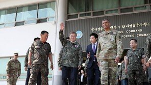 文대통령, 최전방 찾아 장병 격려…화살머리고지도 시찰