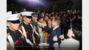 文대통령 “여친이 고무신 거꾸로 신지 않도록 노력하겠다”