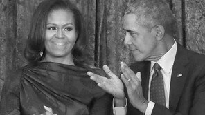 미셸 오바마, ‘17년간 1위’ 힐러리 제치고 ‘美 가장 존경하는 여성‘에…