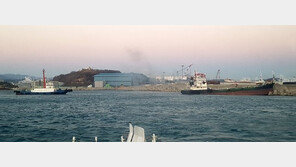 울산 방파제서 유조선 좌초…기름 유출 피해는 없어