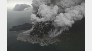 인니 쓰나미 일으킨 화산섬, 붕괴후 ‘4분의 1’로 줄었다