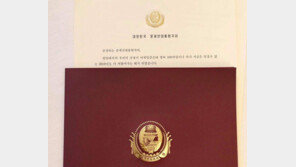 靑 “김정은, 文대통령에 친서…서울 방문 강한 의지 나타내”