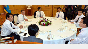 후임 비서실장 물색 작업 이미 진행중… 노영민- 신현수 거론