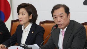 김병준 “文대통령, 김정은 친서에 기뻐할 시간 있느냐”