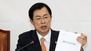 한국당 “임종석·조국 비협조…靑특감반 의혹규명 협조하라”