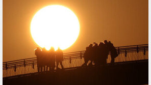 기해년 서울 첫 일출시각 오전 7시47분…구름 사이로 해돋이