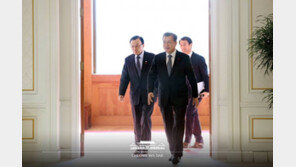 文대통령, 靑서 與대표와 독대…“이해찬, 여러가지 소회 말해”