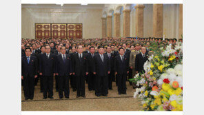 北김정은, 금수산 태양궁전 참배…새해 첫날 공개활동