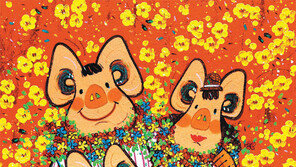 풍요-다산-행운을 몰고 오는 황금돼지 “60년 만입니다”