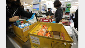 동네마트 “단골 잃을라”… 여전히 비닐봉투 건네